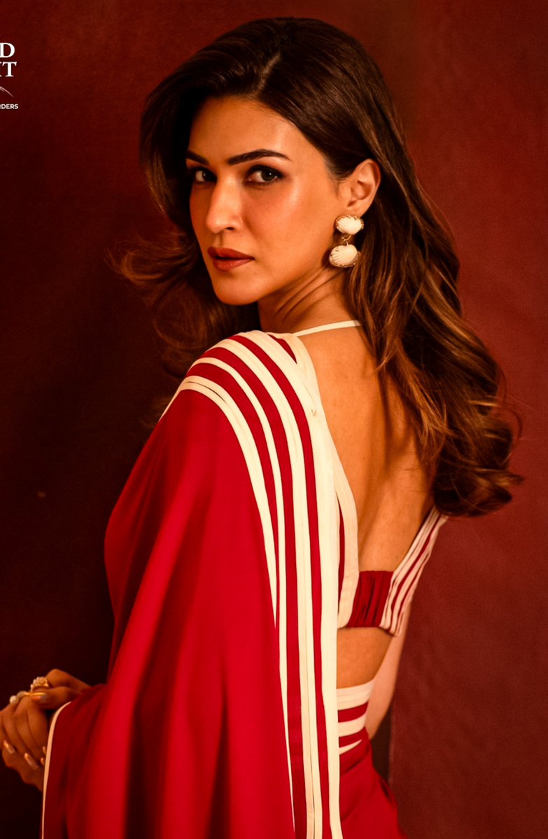 kritisrealm's tweet photo. #KritiSanon radiating beauty &amp; unmatched brilliance at the NDTV World Summit 2026
#kritsrealm #NDTVWorldSummit2026 https://t.co/EVirYJrlie
