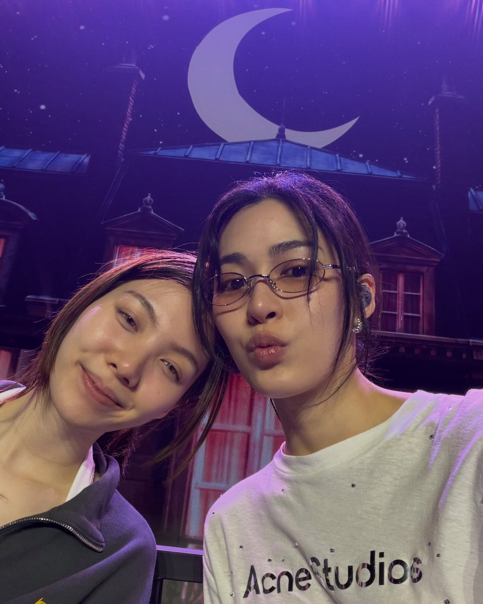 LingOrm_BH's tweet photo. @netflixth อยากให้พี่หลิงน้องออมได้ร่วมงานกับทีมคุณภาพแบบ Netflixth ค่ะ 🙏💜 https://t.co/3dYpEk3fSL