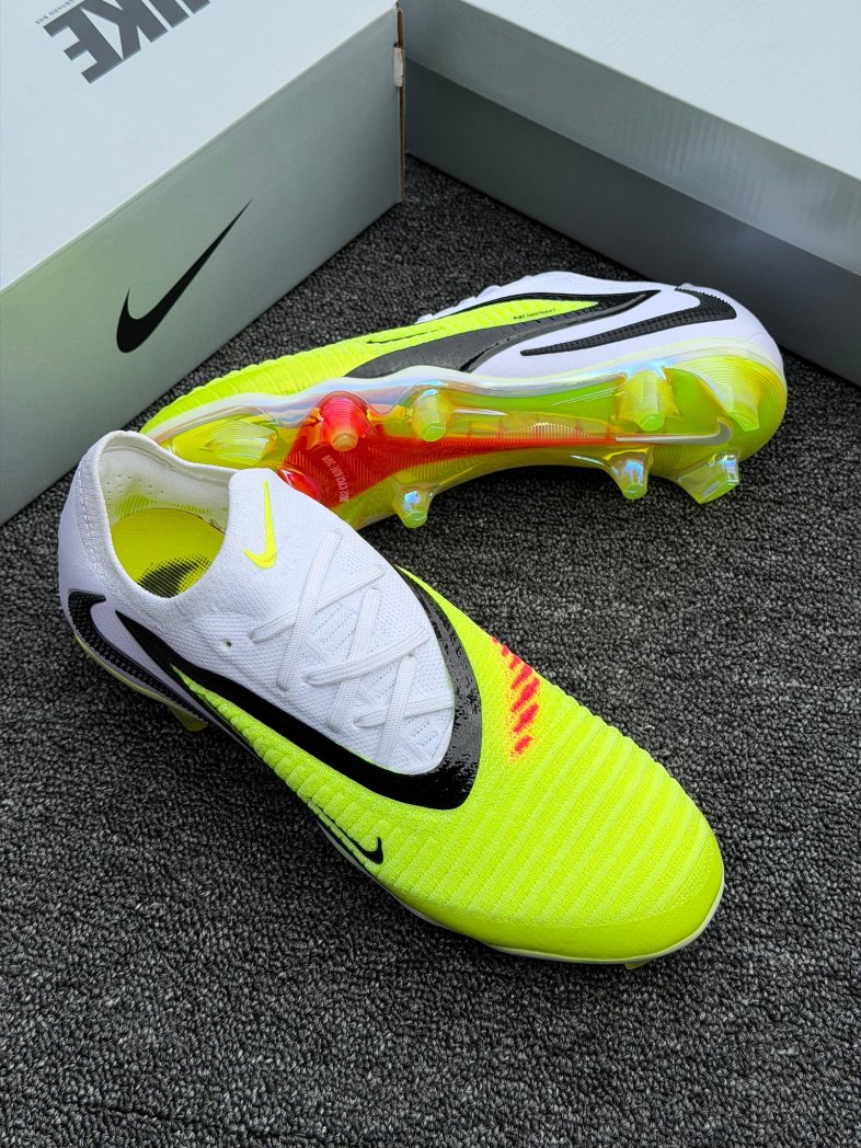 mr__topson's tweet photo. Get yourself a  woman that can be so faithful like how Ronaldo has been with Nike. 

Nationwide delivery 🚚
Price : ₦78,500 https://t.co/KFtSZ6ptNo