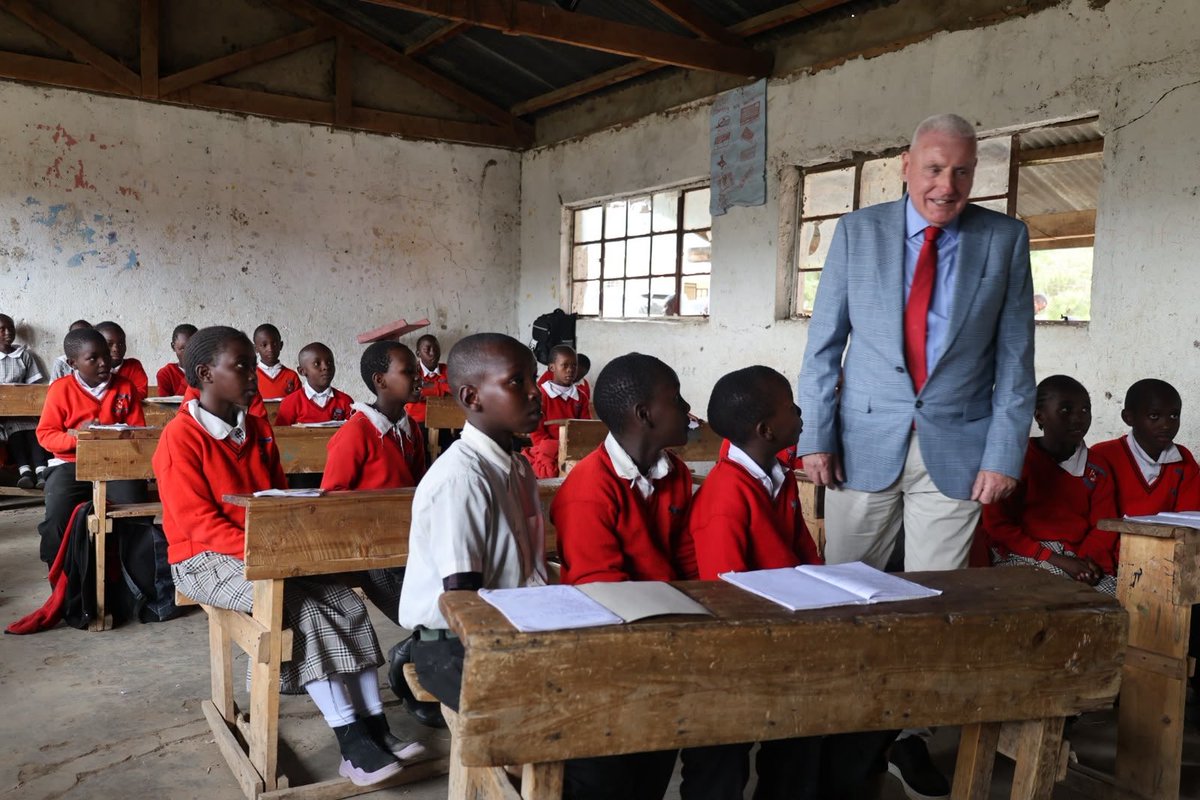 UKinKenya's tweet photo. BATUK’s impact reaches beyond the training ground.🇬🇧🇰🇪

On his visit, UK minister @Vernon_Coaker met personnel, Governor @GVNJoshuaIrungu, County Commissioner Duncan Muyesu, and a school, seeing how @BATUKOfficial supports local jobs, businesses and projects across Laikipia. https://t.co/W12qQIX6co