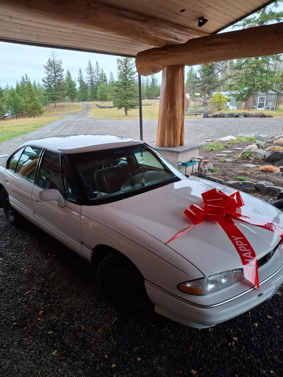 TheFloofyPoofy's tweet photo. My sister, My dad, and my sisters BF had one hell of a surrpise for me this weekend. Words cant even express how grateful I am to have such a loving Family <3

They made me a Bday cake with Floof on it! And they majorly repaired my moms car and gifted it to me <3

Im crying here! https://t.co/otFHRU6rYT