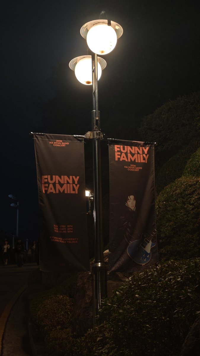 lightmyblues's tweet photo. 3일 콘서트가 이렇게 끝나버렸어… 오늘 서울 떠났는데 다음에 오는 건 2년 뒤쯤이려나 https://t.co/AJ2mGkpGLl