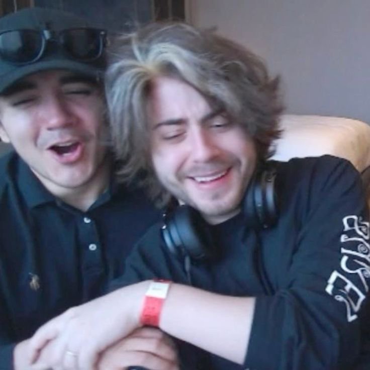 ssspideroier's tweet photo. EL FRIO DE MI CUERPO PREGUNTA POR TIIIIIII Y NO SE DONDE ESTAAAAS https://t.co/WMlRErfLCm