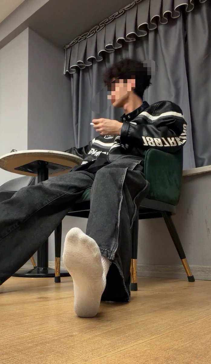 Jingfdie888's tweet photo. 找条小狗伺候 https://t.co/A775tKqxSm