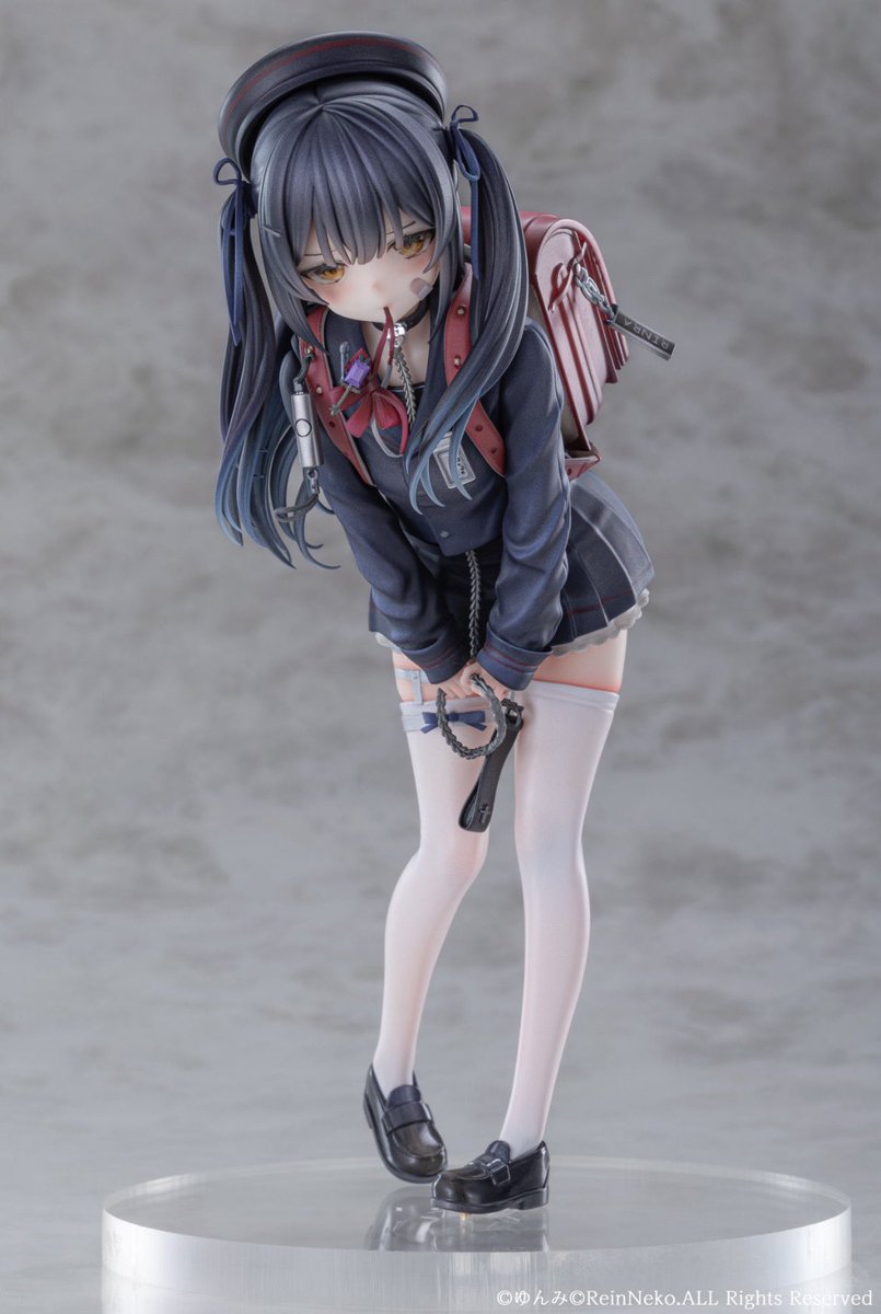 chiwibits's tweet photo. genuinely what is wrong with figure companies &amp; lying about their items... what happend to her 💔 https://t.co/bFAAPeg2uV