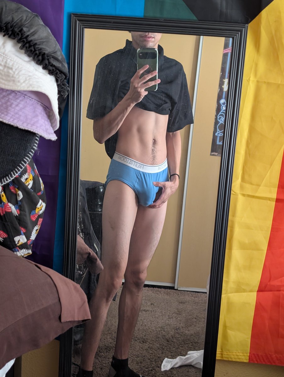 _subbiest_top's tweet photo. Guess who got some new briefs? Btw yes my bush does poke out from the side of them😭 https://t.co/I8xh12Tq6n