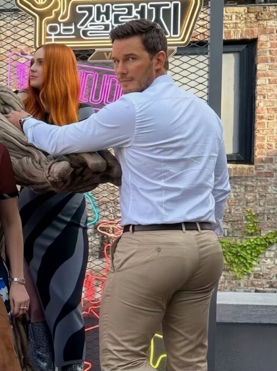 PridePopCulture's tweet photo. Chris Pratt dressed like he just got promoted to CEO of stealing your man. 😭😂🏳️‍🌈 https://t.co/sSepckXwCp