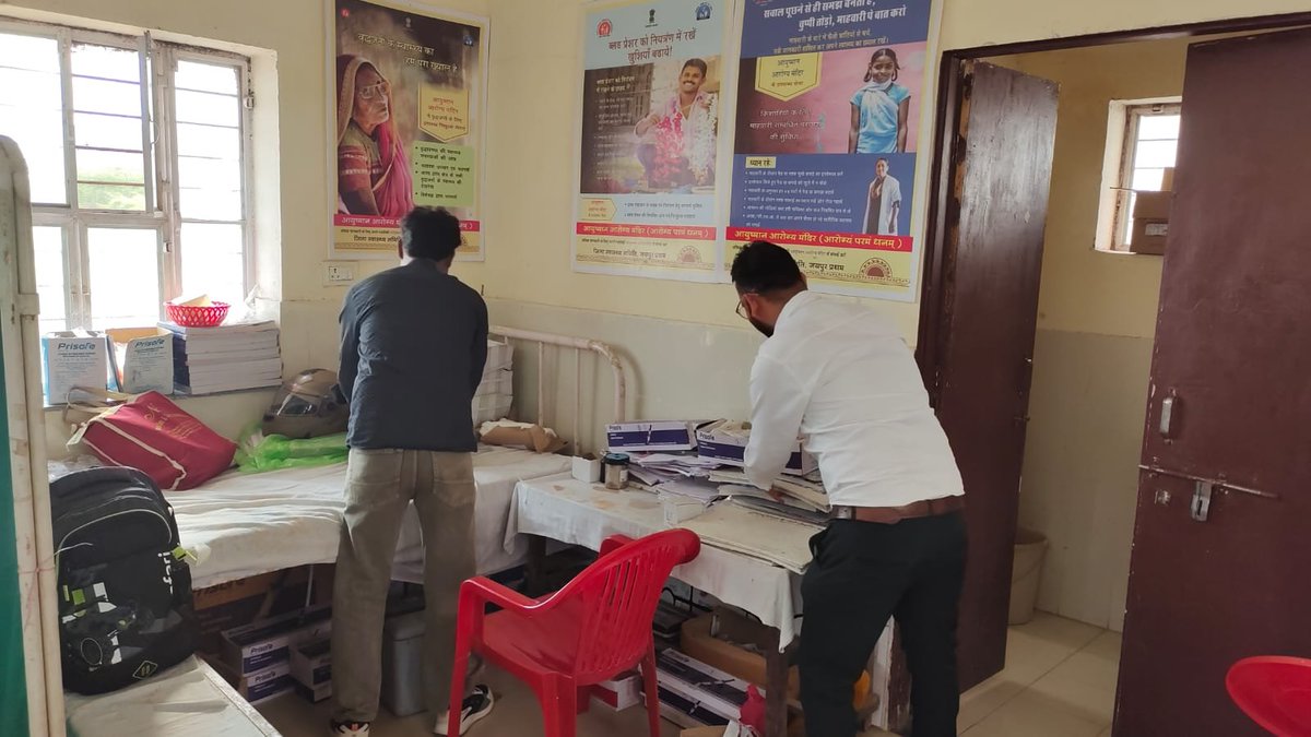 IECJAIPUR11's tweet photo. विशेष स्वच्छता अभियान 6.0 के  प्राथमिक स्वास्थ्य केंद्र खरखड़ा , जिला - जयपुर प्रथम पर चिकित्सा कर्मियों ने साफ-सफाई कर स्वच्छ एवं स्वस्थ वातावरण का संदेश देते हुए...
#SpecialCampaign6
#SafaiMeinBhalai
#CleanToCare
#heathforall 
#mohfw https://t.co/oTQGXDlSFf