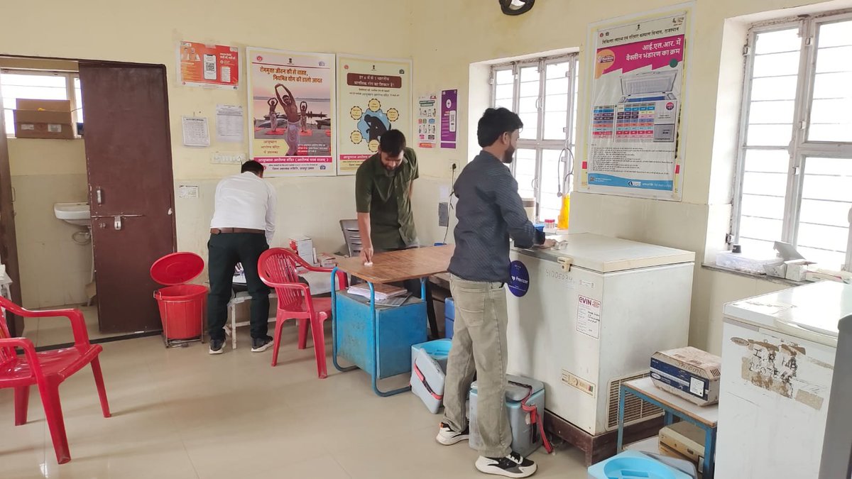 IECJAIPUR11's tweet photo. विशेष स्वच्छता अभियान 6.0 के  प्राथमिक स्वास्थ्य केंद्र खरखड़ा , जिला - जयपुर प्रथम पर चिकित्सा कर्मियों ने साफ-सफाई कर स्वच्छ एवं स्वस्थ वातावरण का संदेश देते हुए...
#SpecialCampaign6
#SafaiMeinBhalai
#CleanToCare
#heathforall 
#mohfw https://t.co/oTQGXDlSFf
