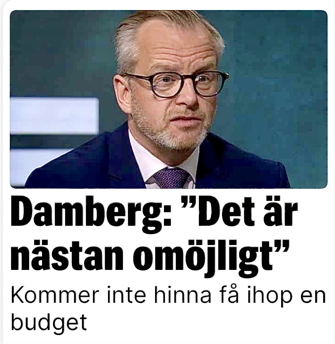 LWallger's tweet photo. I fyra år har ni @socialdemokrat lämnat in så kallade skuggbudgetar..

..varje år..

..nu när det är skarpt läge ”hinner” ni inte få ihop en egen budget @mikaeldamberg..!?

Ett är iallafall säkert..om ni tillsammans med dom andra rödbruna partierna ges tillträde till Regeringskansliet kommer fattigdomen bland vanligt folk att öka dramatiskt med höjda skatter, dyrare mat, el och drivmedel..🤮