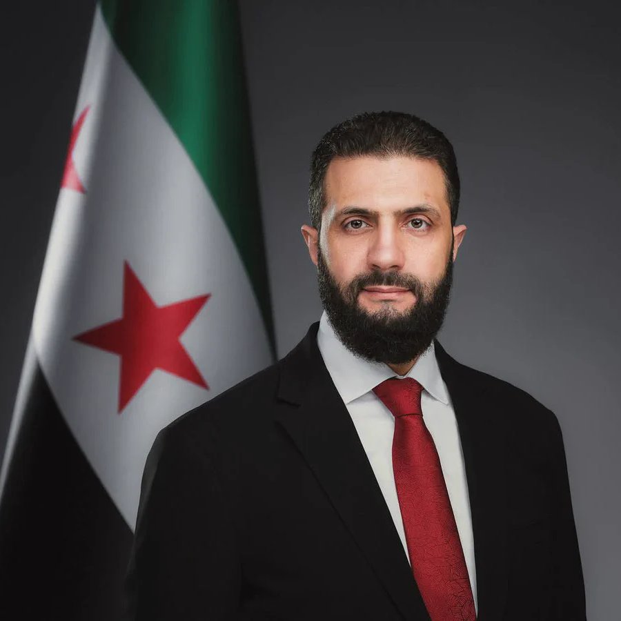ConflictTR's tweet photo. Suriye’de yeni müfredatta, Esad döneminden kalma “Osmanlı işgali” ve “Türklerin zulmü” gibi ifadeler kaldırıldı. 

Şerif Hüseyin’in İngilizlerle iş birliğini anlatan bölümler müfredata eklendi. https://t.co/17sFbnbDj9
