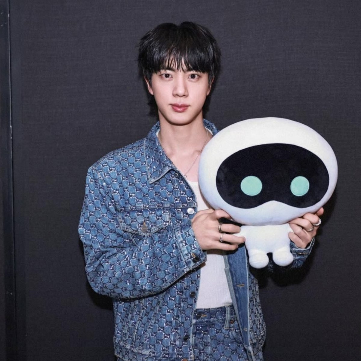 outrotearjin's tweet photo. the seokjin i saw irl 🥺💙 https://t.co/1F7vMuZoA0