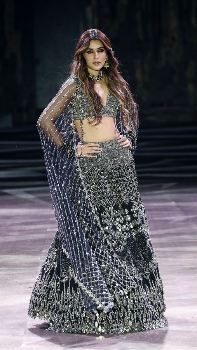 kritisrealm's tweet photo. Unreal beauty, grace &amp; aura
@kritisanon showstopper for Abhinav Mishra's 'Into The Wild 2026'
#KritiSanon #kritisrealm https://t.co/VQspwUkA0W