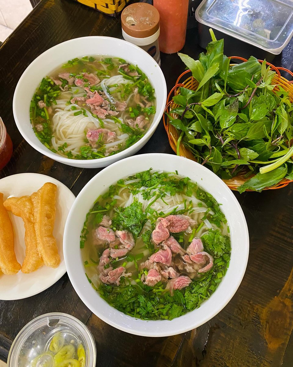 DerriluMcCoy2ZU's tweet photo. Cuối cùng cũng tìm được phở chuẩn vị Hà Nội ở Hội An. Nước dùng thanh, đậm đà vừa đủ, không ngấy. Chỉ 35k/bát, quá hợp lý giữa khu du lịch. Mở cửa 6:00-22:00. https://t.co/2BF7bVAHMD