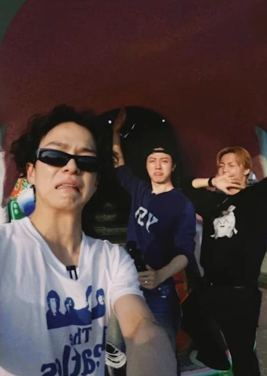 cherisric's tweet photo. ฟีลเหมือนน้องขอแม่ไปเที่ยวกับแฟนแล้วแม่ให้พี่ไปด้วย 🤣 https://t.co/QDkdmeHL8B
