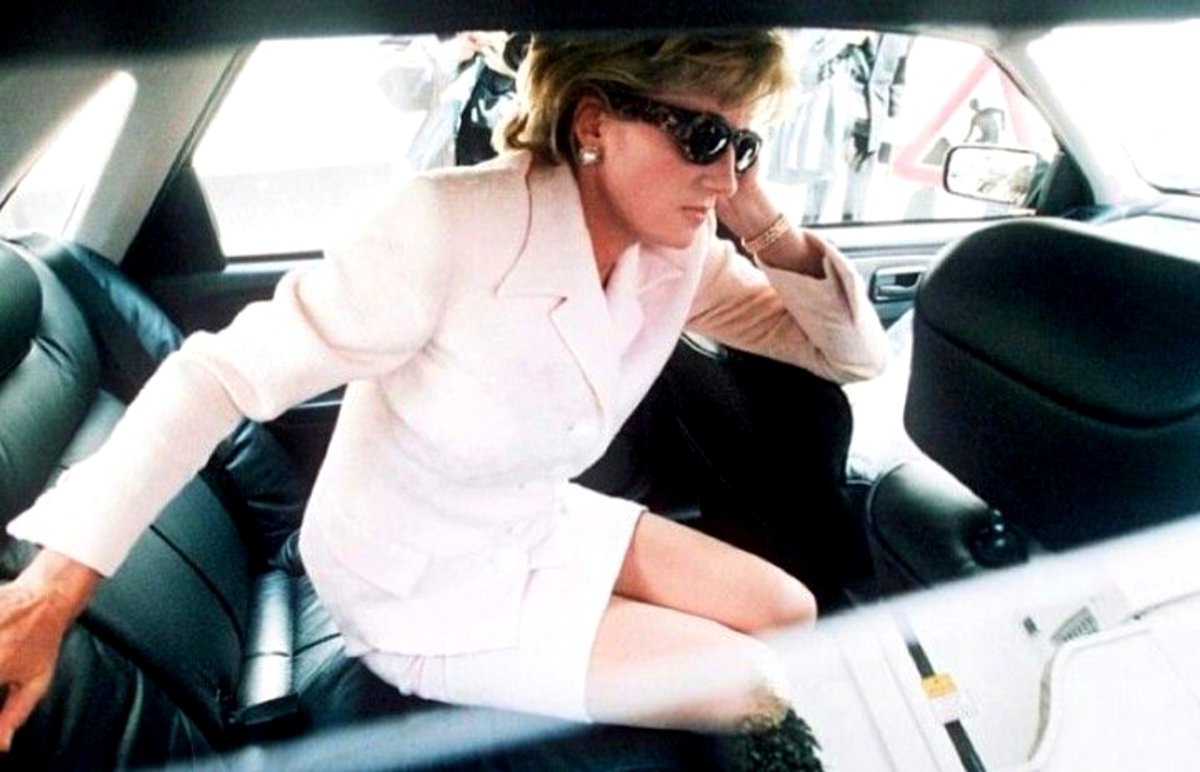 Modernitgirl's tweet photo. #PrincessDiana 📸 https://t.co/PrGNRYAS7M