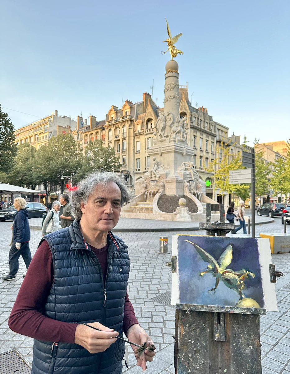 NewsMagChamp's tweet photo. 🎨 ARTISTE 🎨
Nous avons eu le plaisir de croiser l’artiste Jean Avy qui peint, avec talent dans la rue, les monuments du patrimoine rémois et les immortalise sur toile 🎨🖌
Peut-être le rencontrez-vous dans les rues de Reims prochainement 😉👍🏼
#Reims #Artiste #Patrimoine https://t.co/7v9LEBh1ae