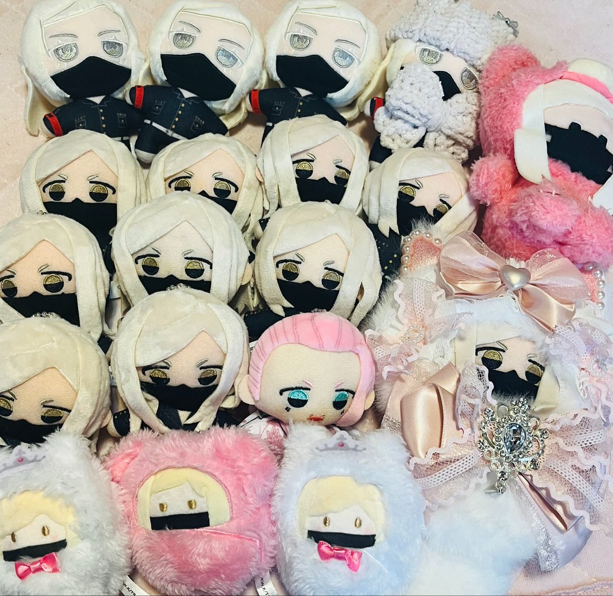 sz_ht73's tweet photo. ぬいが好きすぎていつの間にかこんなに集まってる🫶🏻
梵天のぬいも来て欲しいな💭 https://t.co/ccCytprRIU