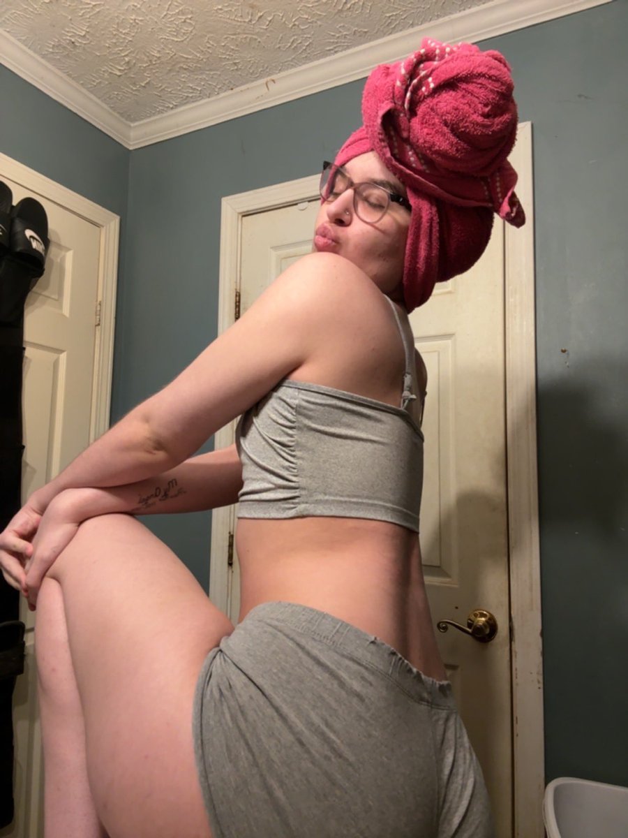 chap_Oslay's tweet photo. i’m doing sexting with premade vids and photos!  🍆👅🍑 #nsfwtwt #nsfw #buyingcontent #teen #horny #sellingcontent #nolimit https://t.co/kFaxbNF3VB