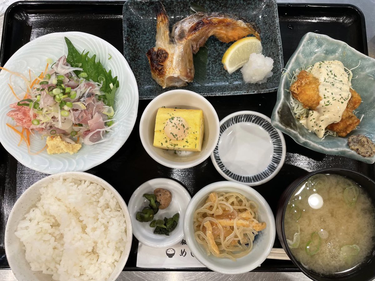 meshido_nerima's tweet photo. こんにちは😃

食堂めし道楽練馬店です✨
本日の日替わり定食は、【A. 秋定食（・真あじたたき・玉子焼きめんたいマヨ・アトランティックサーモンカマ焼き・大山鶏天南蛮） 】または
【B.秋刀魚塩焼き定食】　　1390円です✨

数量限定！定食としてはもちろん、ちょい飲み&amp;一人飲みにも👌🍻

#練馬 https://t.co/zqnIn4OTSh