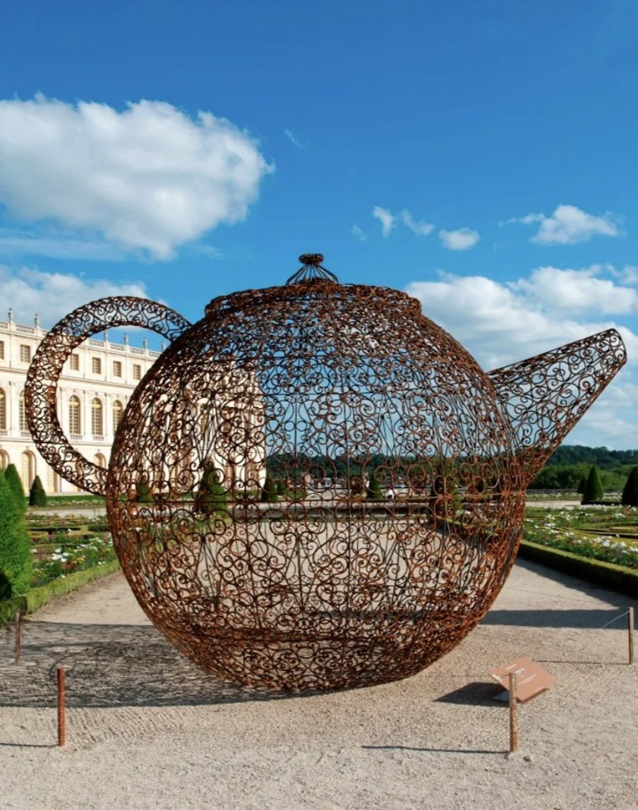 womensart1's tweet photo. Portuguese artist Joana Vasconcelos, Tea Pavilion, 2012 #WomensArt #TeapotWeek 🫖 ! https://t.co/xhPRd9ArBL