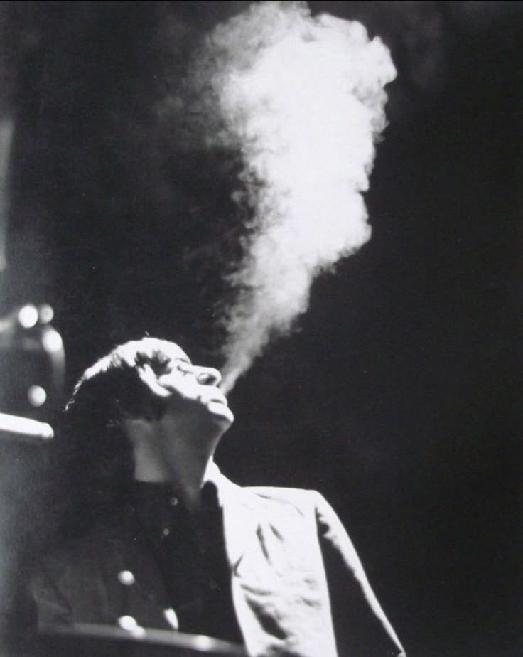 SgtPepper1710's tweet photo. Ringo enjoying a cigarette break, 1964
#TheBeatles https://t.co/WciRZ2Zcci