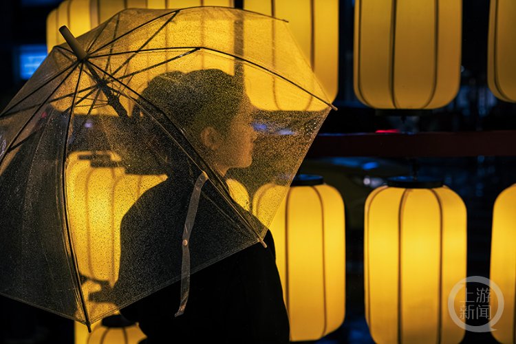 2o5Rz3diOVEdi0V's tweet photo. 「雨音が嚎る夜、煙草の灰が懊い…終わらない恋の罠に、篮から抜け出せない」 https://t.co/oXxb6E6n3K
