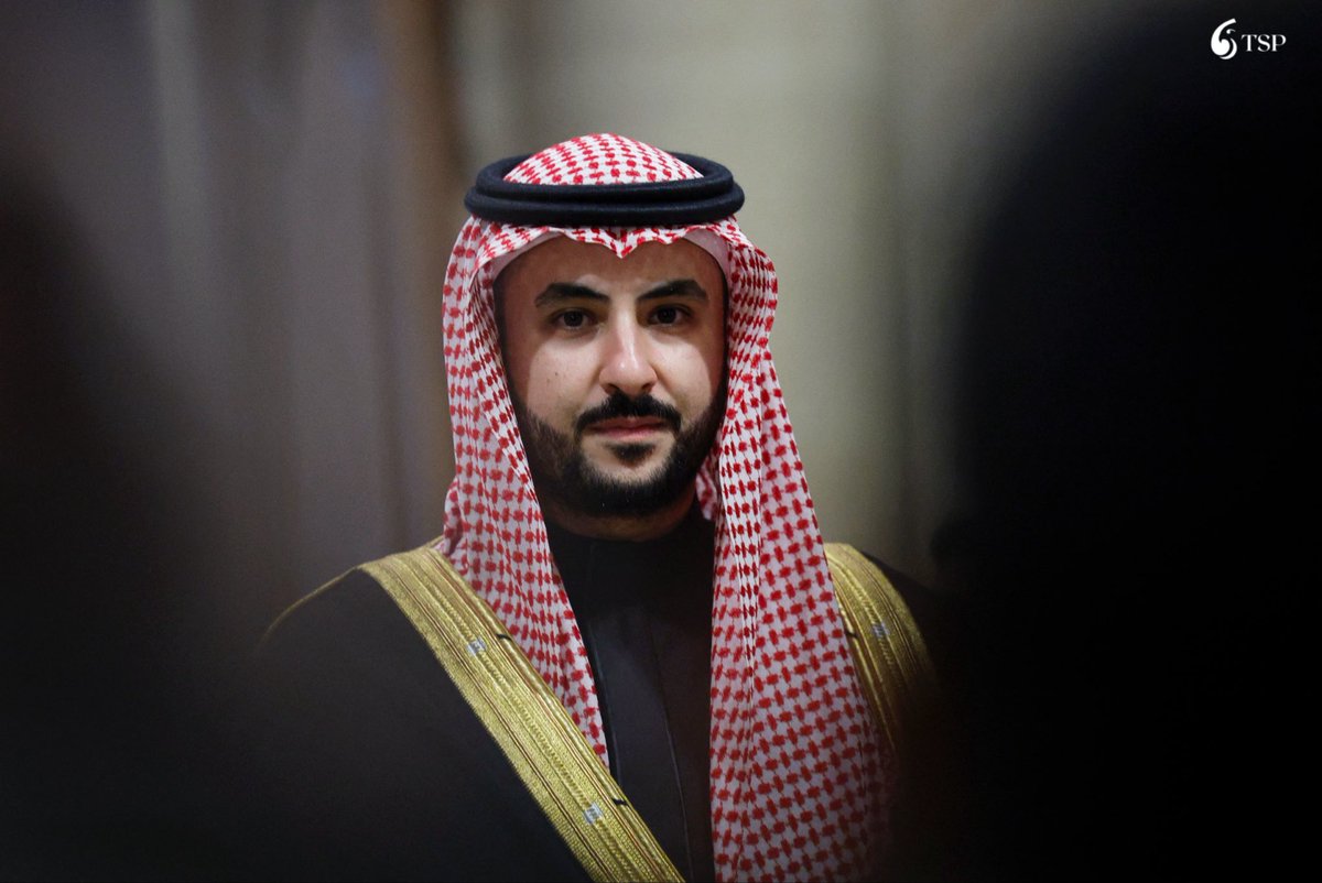 TheSaudi_post's tweet photo. وكيل وزارة الخارجية السعودية للدبلوماسية العامة "رائد قرملي":

يرأس وزير الدفاع السعودي الأمير "خالد بن سلمان" وفد المملكة في اجتماعات دول اتفاقية مكة للدفاع المشترك مع المسؤولين الإيرانيين، اليوم في طهران، بمشاركة قائد الجيش الباكستاني المشير "عاصم منير"، ورئيس الاستخبارات التركية "إبراهيم قالن".

ويلتقي الوفد الرئيس الإيراني "مسعود بزشكيان"، وأمين المجلس الأعلى للأمن القومي "محسن رضائي"، لبحث خفض التصعيد وتشجيع الحوار والحلول الدبلوماسية، ودعم وساطة قطر وباكستان، والتأكيد على دور دول اتفاقية مكة في تعزيز أمن المنطقة واستقرارها بالتعاون مع دولها.