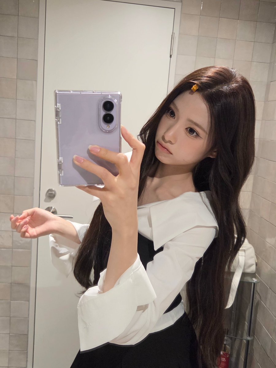 RESCENEPLUSCHAT's tweet photo. 📸 | 261026

#ZENA 😘🩶🤍🫶🏻
No matter how many times I look at it, lavender is just so pretty🤍💜

#RESCENE #리센느 @RESCENEofficial https://t.co/ngWtfpDest