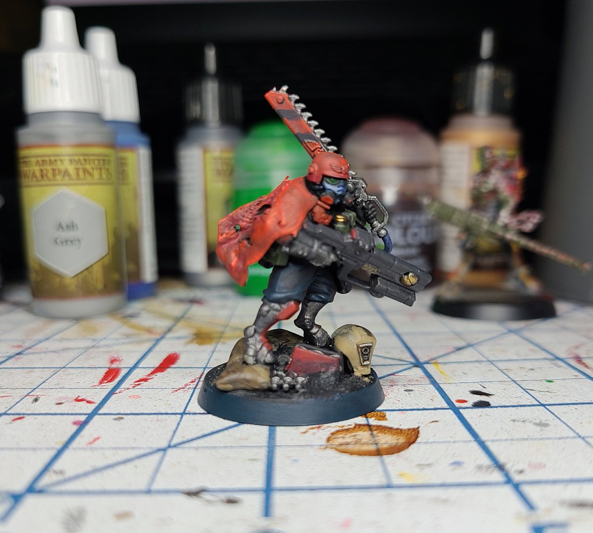 Davidth3Demon's tweet photo. Need a break from ORKS ๐ so I painted up a kitbash of Tau Pathfinder land cadian bits (Also a green stuff cape) Making a Cadian Castellan. I think I got a scheme for some converted tratior Guardsmen.
#warhammer40k
#ImperialGuard
#kitbash https://t.co/AH4IzA9pco