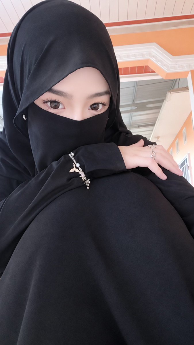 cherryblosoome's tweet photo. 🤏 https://t.co/6GE2LNNcty