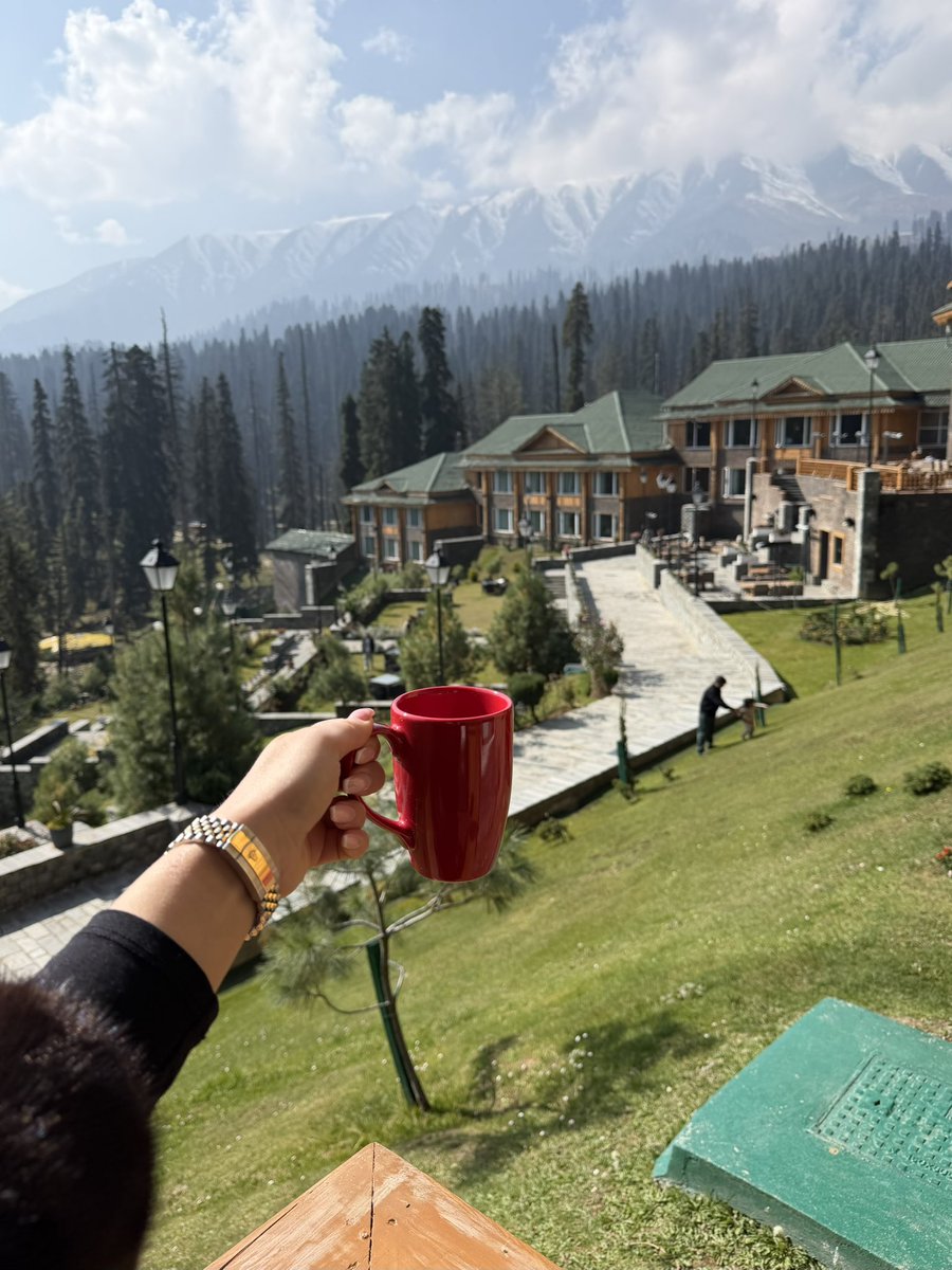 dateVictoriaW's tweet photo. Good morning from the Himalayas🏔️☕ https://t.co/2GzrRPRVzW