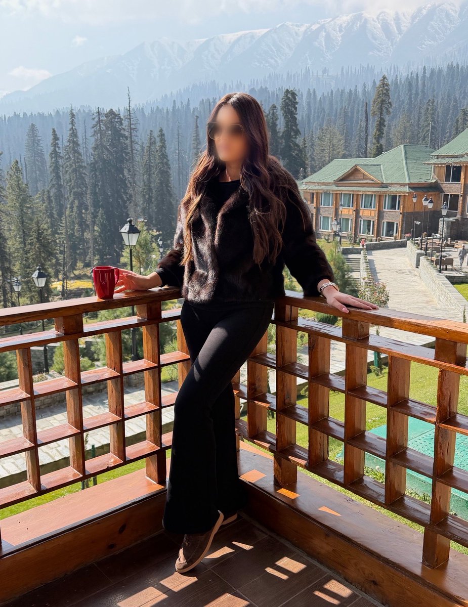 dateVictoriaW's tweet photo. Good morning from the Himalayas🏔️☕ https://t.co/2GzrRPRVzW