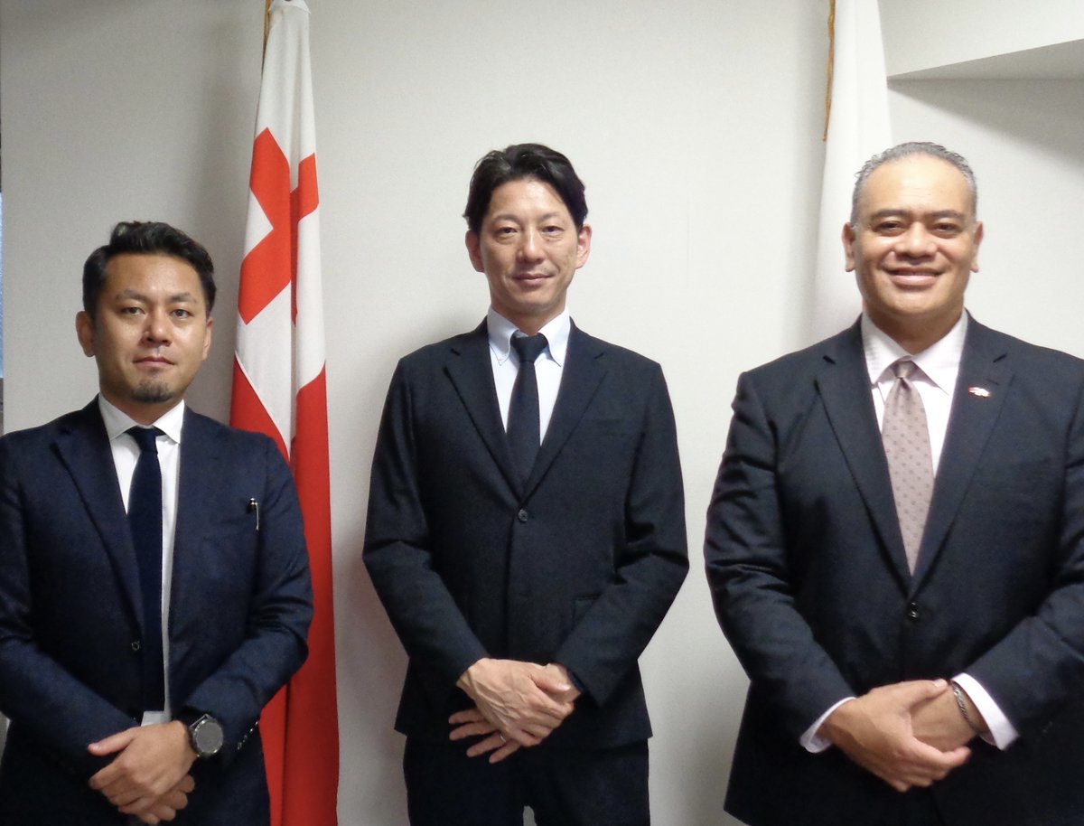 TongaEmbTokyo's tweet photo. 本日午後、マンギシ大使は、独立行政法人国際協力機構（以下、JICA）東南アジア・大洋州部の参事役に着任された岩野淳之介氏を大使館にお迎えし、また、同部 東南アジア第六・大洋州課・課長として岩野氏の後任に着任された安達裕章氏をご紹介いただく機会を得ました。 https://t.co/D5rrsErT4W