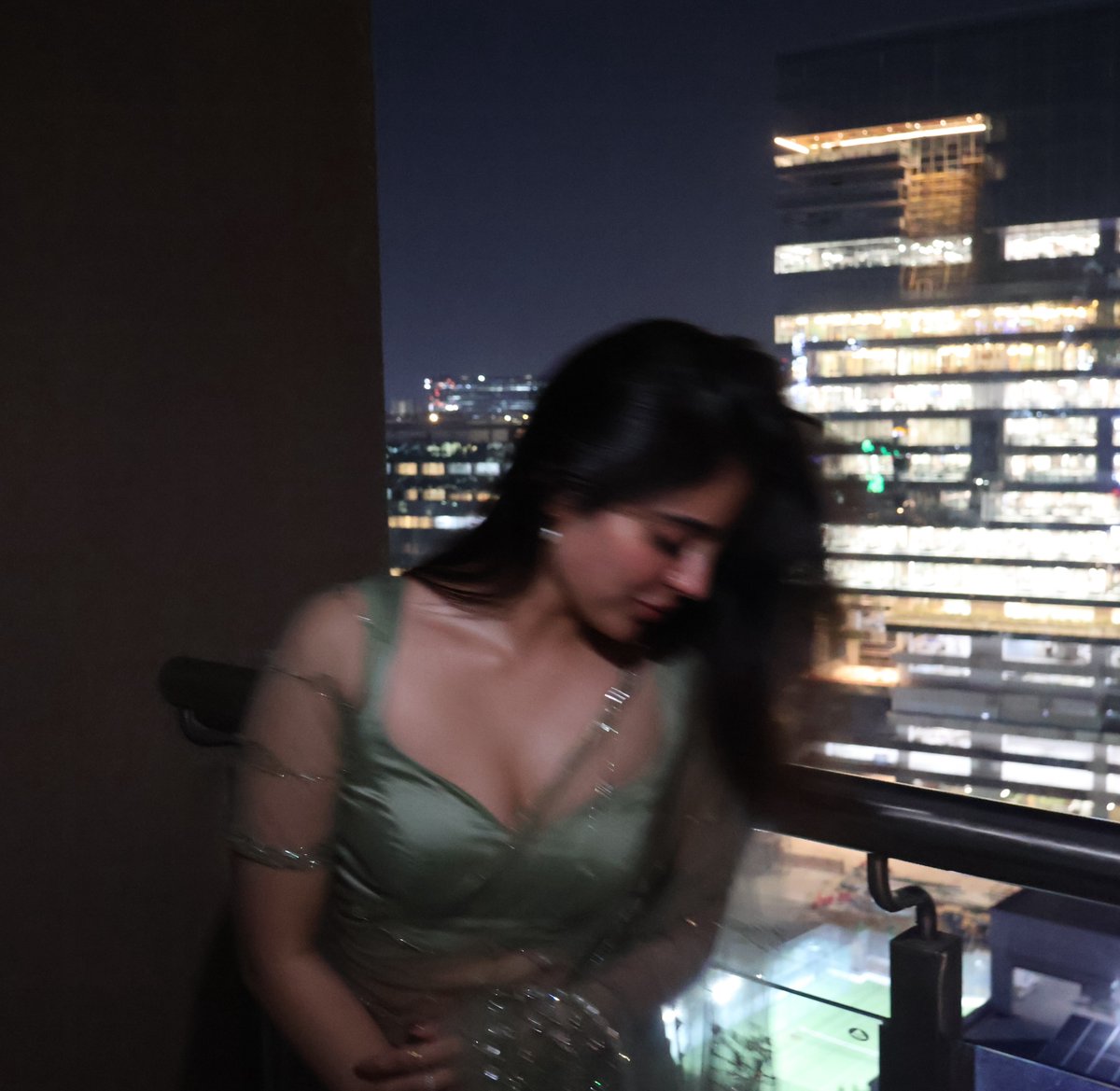 CineTrendX's tweet photo. 💚✨ Kushitha Kallupu serving elegance with a touch of midnight glamour! 🌃😍 

That gorgeous green look, sparkling details, and effortless charm make these pictures a whole vibe. ❤️‍🔥📸

#KushithaKallupu https://t.co/AfNDoBsoxm