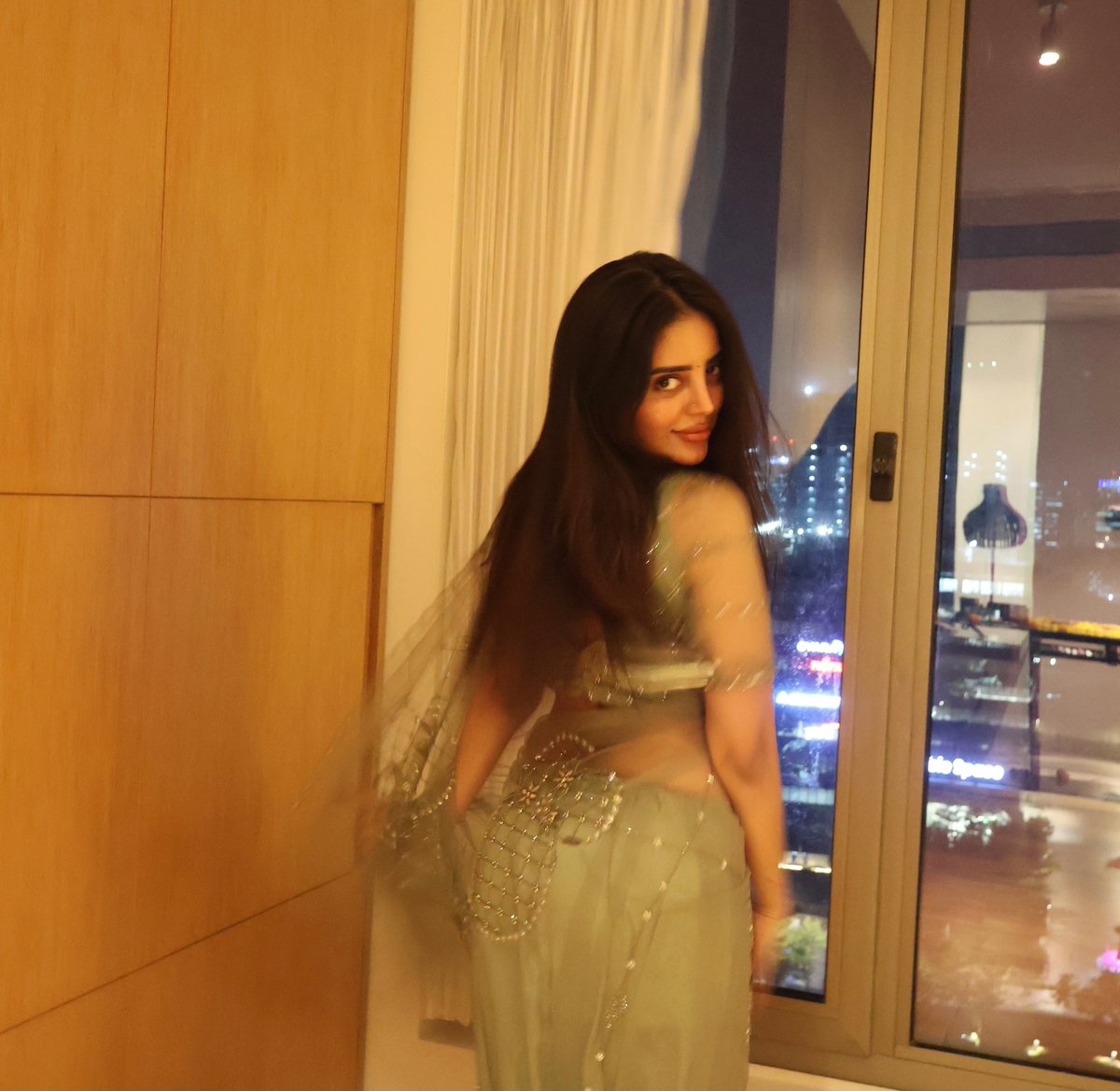 GlamourPixX's tweet photo. 🌃💚 Some looks deserve more than just one glance! 😍✨ 

Kushitha Kallupu bringing dreamy expressions, classy vibes, and cinematic beauty to the frame. 🎥❤️‍🔥

#KushithaKallupu #Kushitha #BiggBossTelugu10 #TheTraitorsTelugu https://t.co/2EMrUAlPwI