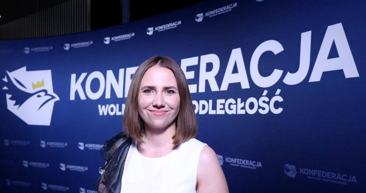 Ewa1626765's tweet photo. Europosłanka Konfederacji A. Bryłka zagłosowała przeciwko rezolucji dot. programu Erasmus+ na lata 2028–2034. Zastanawiające jest to, że sama wyjeżdżała na to stypendium do włoskiej Perugii w ramach unijnych funduszy na edukację. Podręcznikowy przykład hipokryzji😡
zdj.Interia https://t.co/MOumTI3J5C