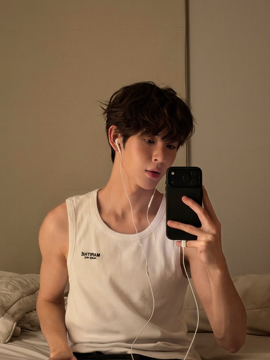 ArwornO's tweet photo. เด็กฝรั่งพักผ่อนเยอะๆ เดี๋ยวก็กลับมาวิ่งซนได้แล้วว
OUR JAMES IS BACK
#WelcomeBackJamesSu https://t.co/63GSNYaF7l