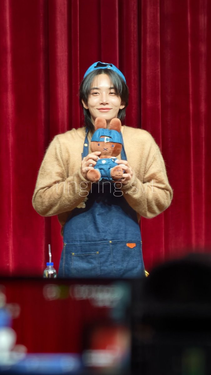 _ringring1004's tweet photo. 261025 뮤직플랜트 정한x조슈아 팬싸

이런 초깜찍 알바생 있으면 맨날 가죠? 처음에 모자 제대로 쓰려다가 바로 뒤집어서 머리 위에 예쁘게 얹는 피.알.오. https://t.co/uBPY4EuRkP