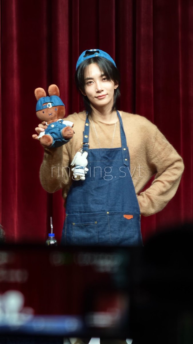 _ringring1004's tweet photo. 261025 뮤직플랜트 정한x조슈아 팬싸

이런 초깜찍 알바생 있으면 맨날 가죠? 처음에 모자 제대로 쓰려다가 바로 뒤집어서 머리 위에 예쁘게 얹는 피.알.오. https://t.co/uBPY4EuRkP