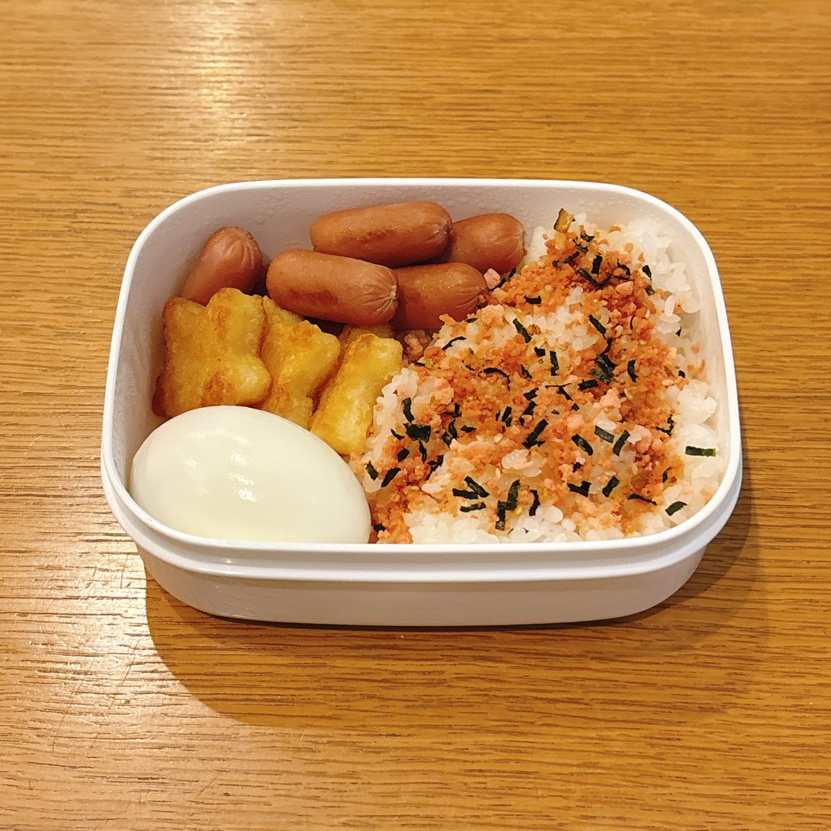 osakana_coco's tweet photo. ご飯ｷﾞｭｯｯｯｯて詰めすぎて下ほぼモチ

214回も作ってて米もまともに入れられんとは何事？？

#お弁当ここ No.214 https://t.co/xRtKIXC9nC