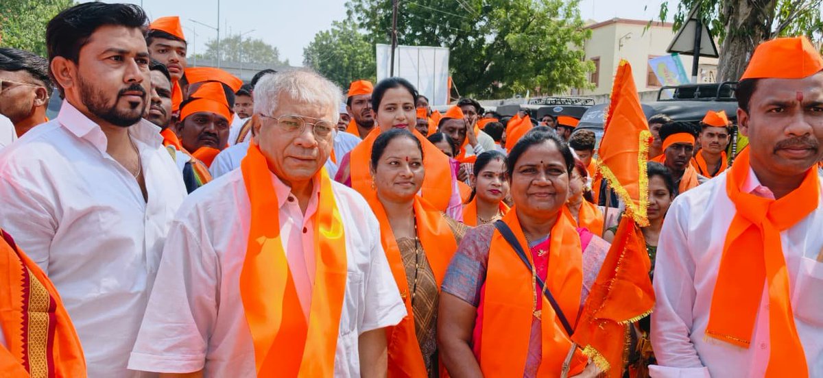 Prksh_Ambedkar's tweet photo. सातपुडा आदिवासी कोळी महादेव जमात बहुउद्देशीय सामाजिक संस्था, अकोला यांच्या वतीने आयोजित आद्यकवी महर्षी वाल्मिकी जयंती उत्सवात सहभागी झालो व जयंती निमित्त समाज बांधवांना शुभेच्छा दिल्या. यावेळी मोठ्या संख्येने नागरिकांची उपस्थिती होती.

#महर्षि_वाल्मीकी_जयंती
#महर्षि_वाल्मीकि https://t.co/7luxrb563F
