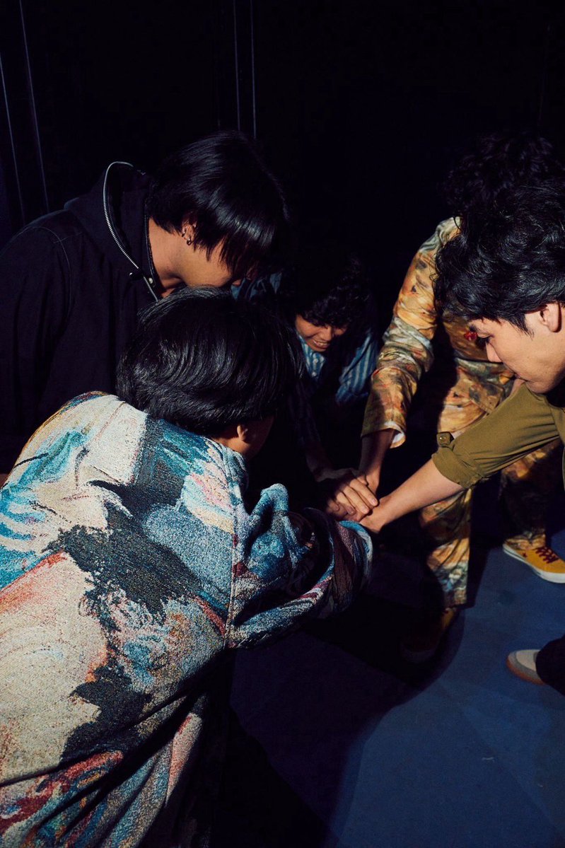 Toriashi_VYT's tweet photo. 【マカロックツアーvol.22】福岡day2

初日に続きすごい熱量で迎えてくれてありがとう！
マリンメッセがライブハウスになってた…！

みんなと歌えた時間がすごく愛おしいし、これから先もずっとみんなと歌いたいと思いました。

福岡、またやろう！

ラヴ

photo by 酒井ダイスケ @imdaisukesakai https://t.co/Oi8Vbjq4OM