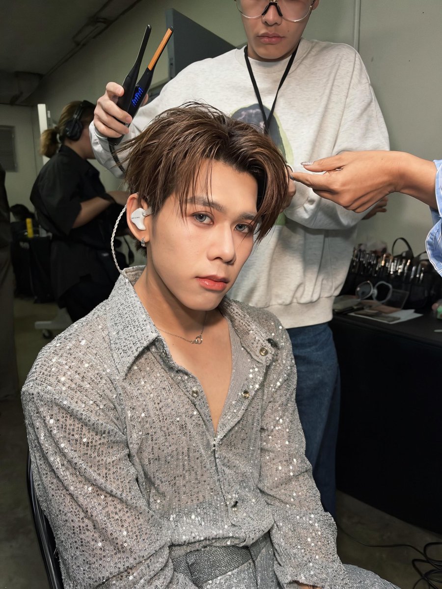 fridaepm's tweet photo. น้องตุ้ย 😭😭😭😭😭😭😭😭😭 พี่ช่างแต่งหน้ามาเอารางวัลที่หนูเถอะค่ะ มาให้หนูกราบก็ได้ ชอบทุกลุคเมคอัพของน้องตุ้ยมากจริง ๆ  ㅠ ㅠ #TuiChayatorn https://t.co/dN0r8A2gMd