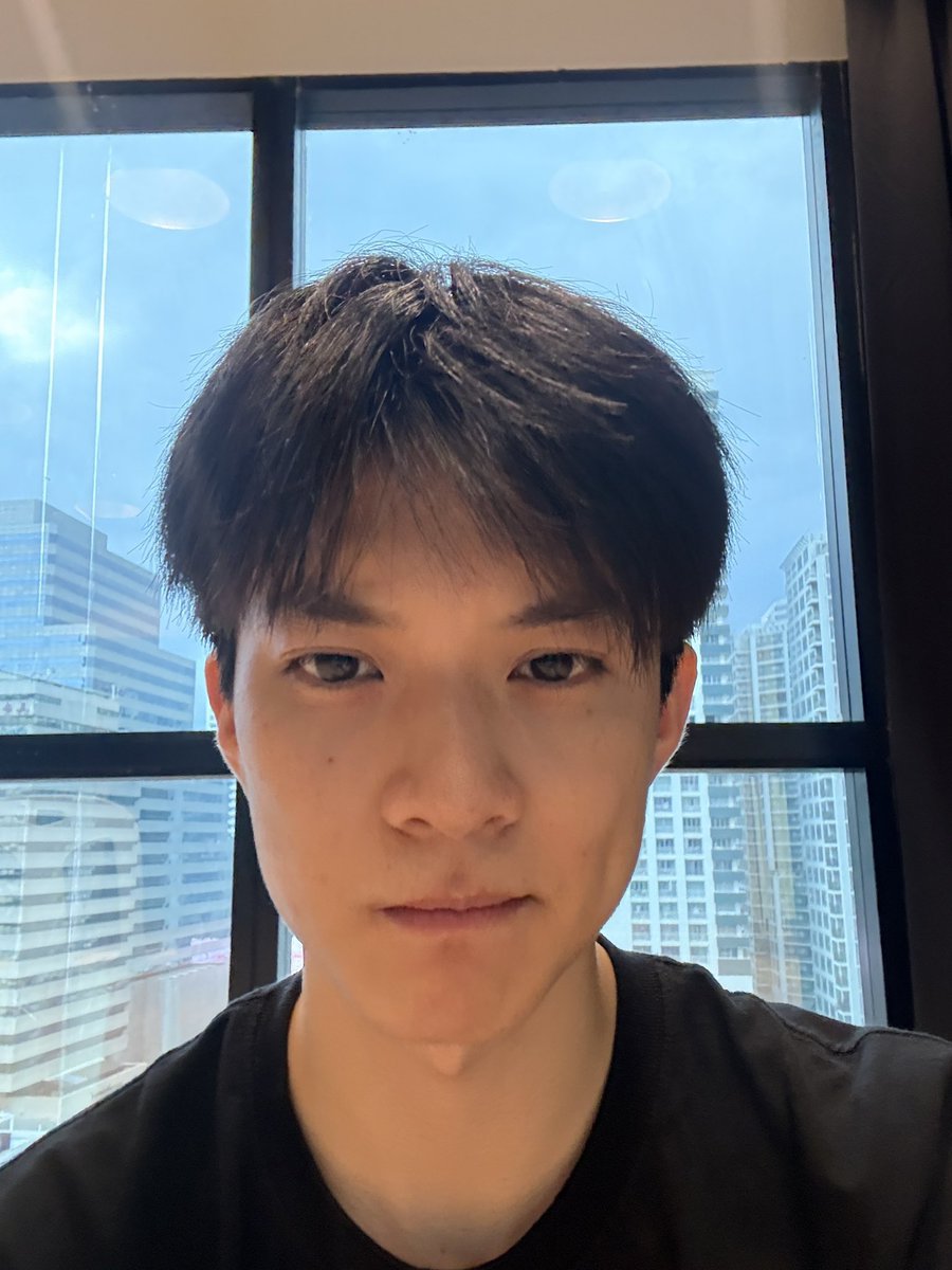 KononASTON's tweet photo. @KononBONNY Happy monday Kakakakakak. Aku bersyukur karena hari ini aku masih bisa bernafas dan ketemu temen-temen. https://t.co/YRXU15At89