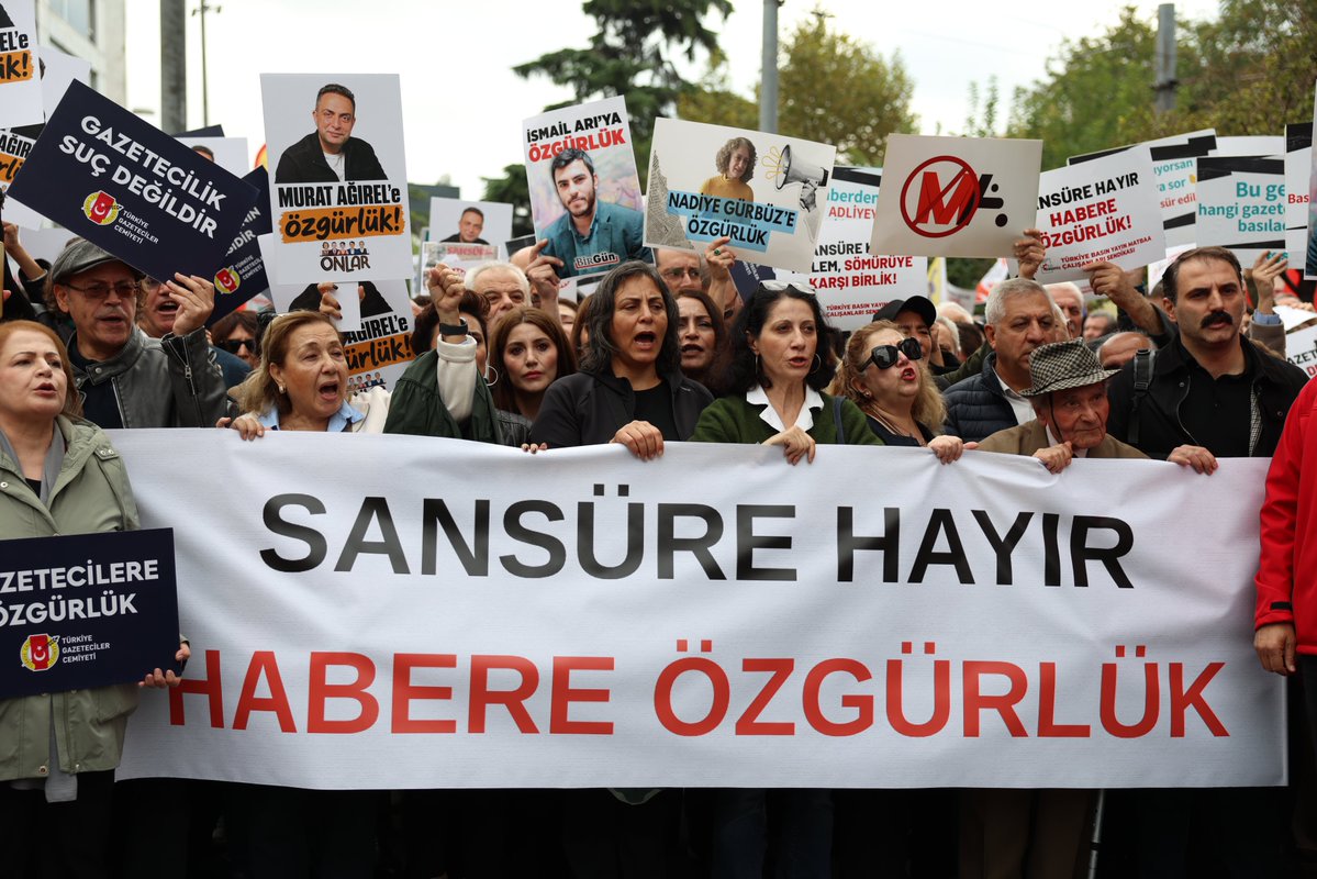 IFJGlobal's tweet photo. #Türkiye🇹🇷: On 24 October, journalists and journalism organisations took to the streets to protest against the criminalisation of journalism and to defend the public's right to know. The rally marked the first anniversary of the appointment of a trustee to TELE 1. Solidarity ✊🏿 https://t.co/HNGCEhZwN1