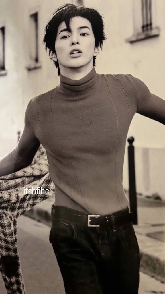 keoncats's tweet photo. keonho for vogue magazine chanel… an absolutely majestic sight to behold https://t.co/LK5aiv4TJB