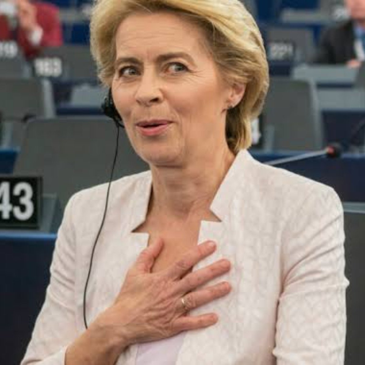 RadioGenoa's tweet photo. This is the real problem in Europe. Ursula von der Leyen: €35,860 salary + €7,755 allowances = €43,616 / month gross. An MEP: €11,255 salary + €4,950 expenses = €16,205 / month gross. An Italian minimum pensioner: €620 / month gross. https://t.co/ZMJWmZvbmX