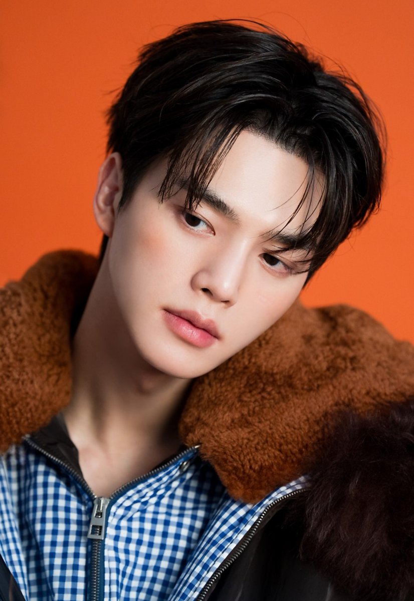 illitfanbase_'s tweet photo. YUNAH shared about her thoughts when he met SONG KANG. 

🐆: I got to meet Song Kang in person on the music video set, and he told me, “I've been keeping a good eye on your promotions.”

🐆: I want to take this opportunity to thank my senior for giving me so much encouragement. https://t.co/RAKItprTZ8