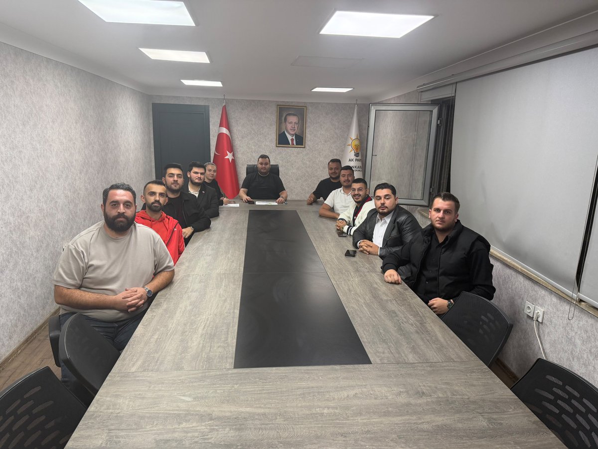fethi_duygulu06's tweet photo. 📍 İl Başkanlığımız

Teşkilat Birimimizle bir araya gelerek önümüzdeki dönemde gerçekleştireceğimiz programlar ve saha çalışmalarımız üzerine istişarelerde bulunduk. 💪🏻

Liderimiz ve Genel Başkanımız Sayın Recep Tayyip Erdoğan’ın izinde, birlik ve beraberlik içerisinde Ankara’nın dört bir yanında davamız için durmadan, yorulmadan çalışmaya devam ediyoruz. 🇹🇷